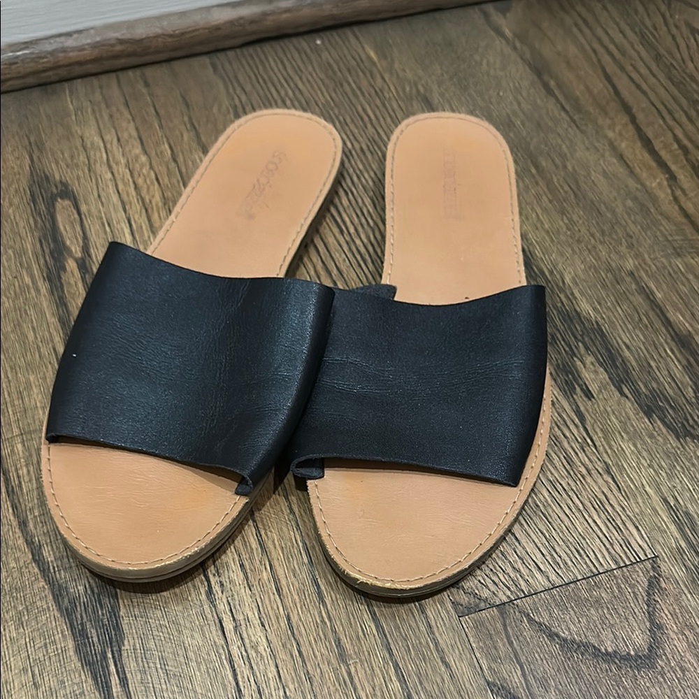 Shoe Dazzle Black and Tan Slide Sandals